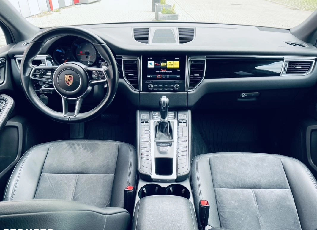 Porsche Macan cena 165900 przebieg: 98600, rok produkcji 2017 z Kisielice małe 191